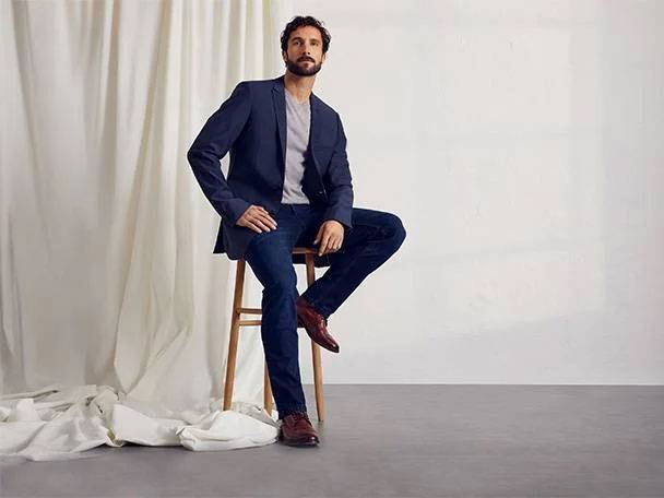 Blue blazer, jeans, and leather shoes.