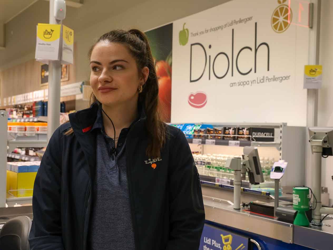 Lidl employee at the checkout.