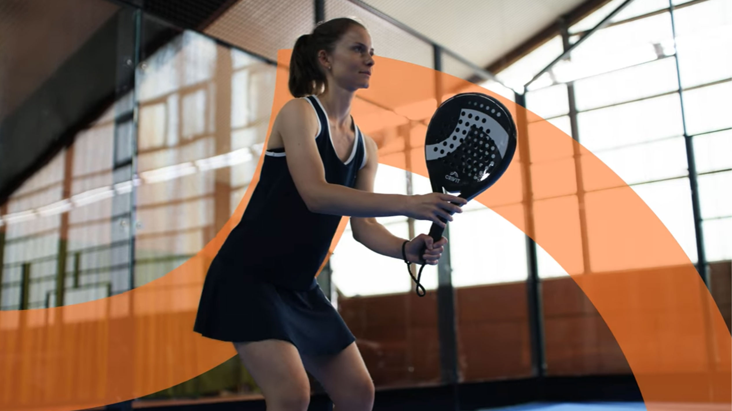 Lana Büttner plays padel with the Crivit padel racket.