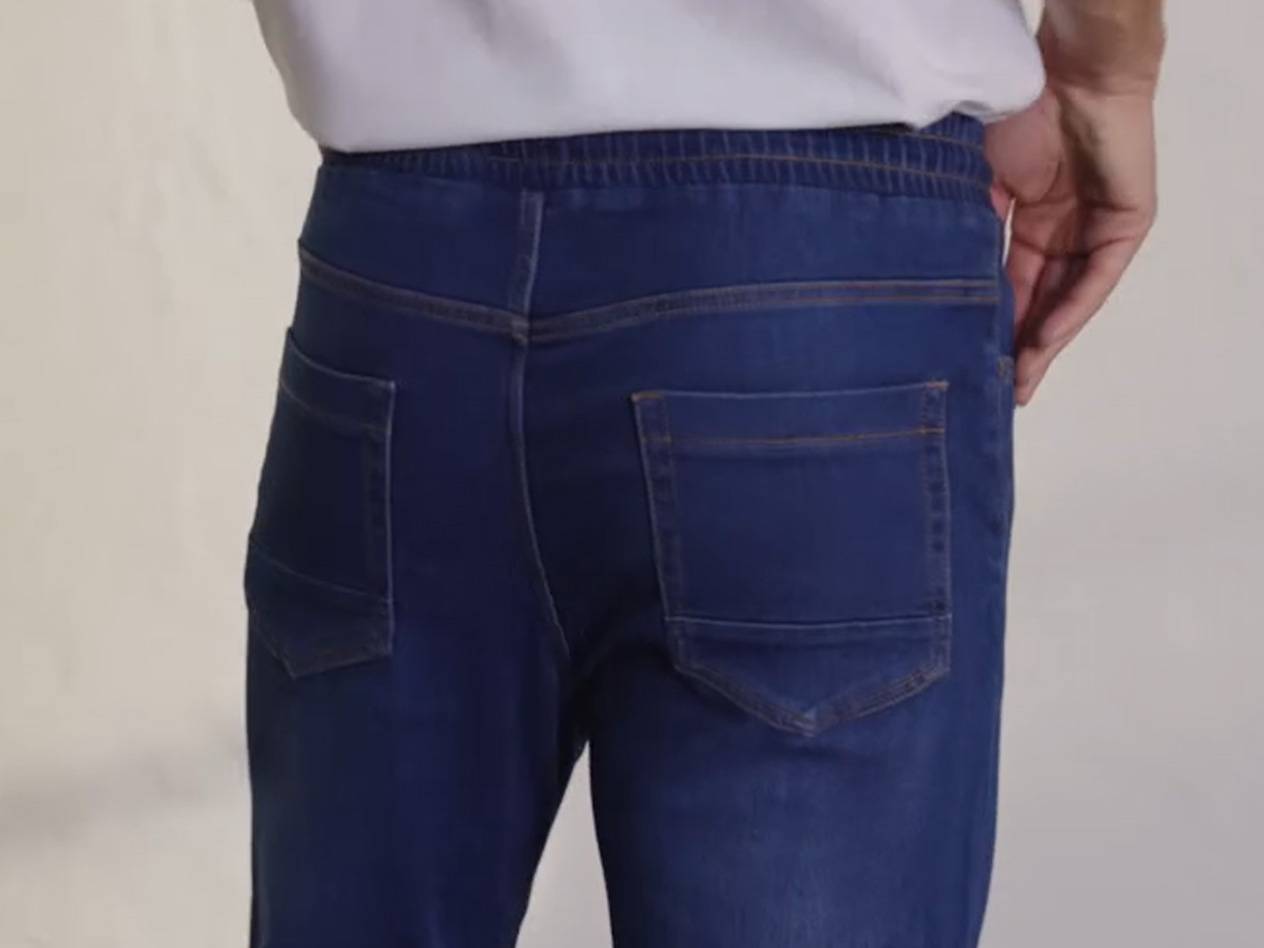 Elastic-waist jeans.