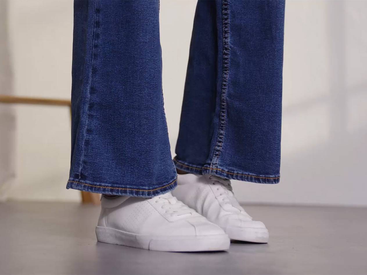Blue jeans and white sneakers.